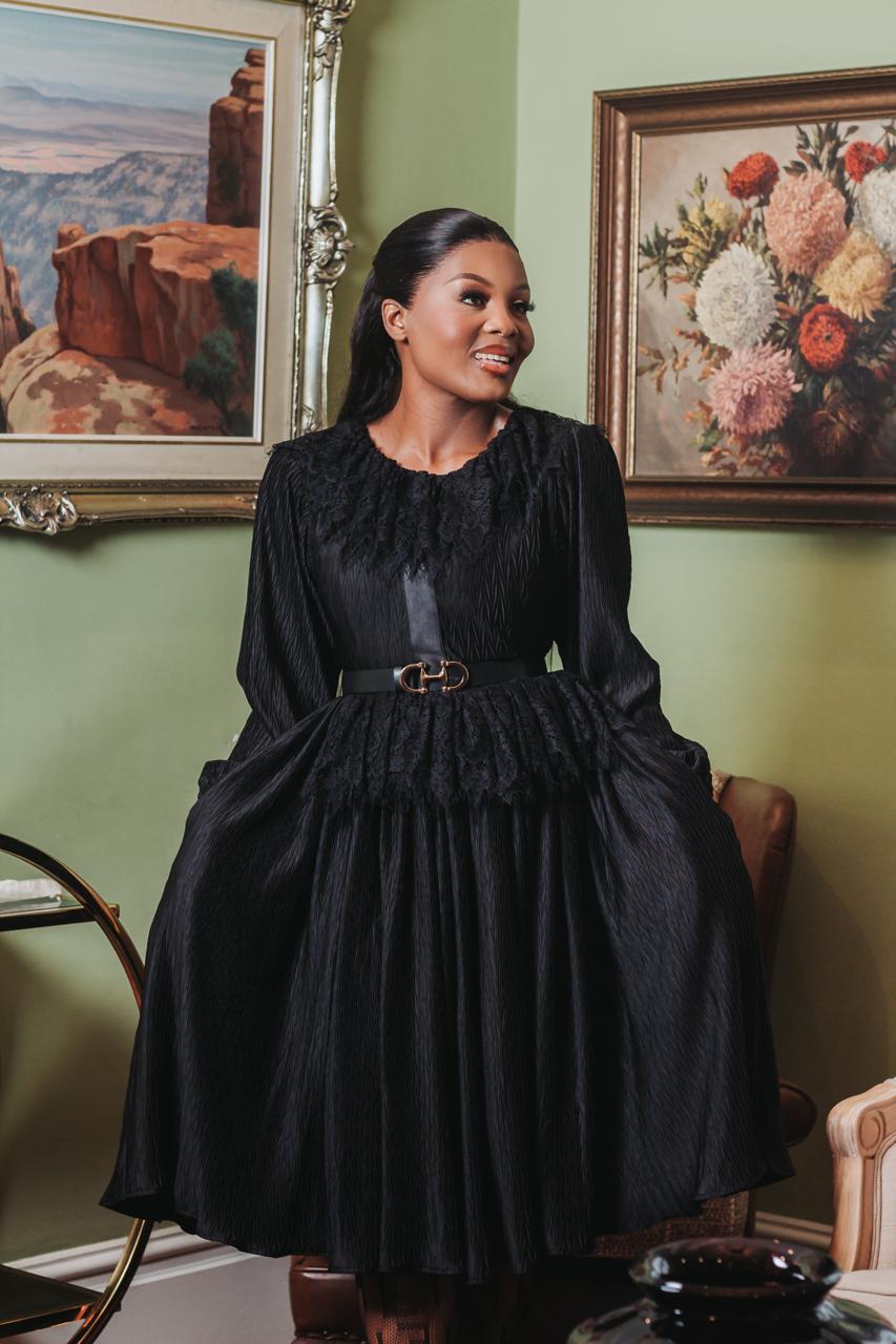 Self pleat black dress - Image 3
