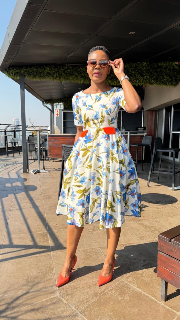 Linen Floral Reverse Collar Dress - Image 5